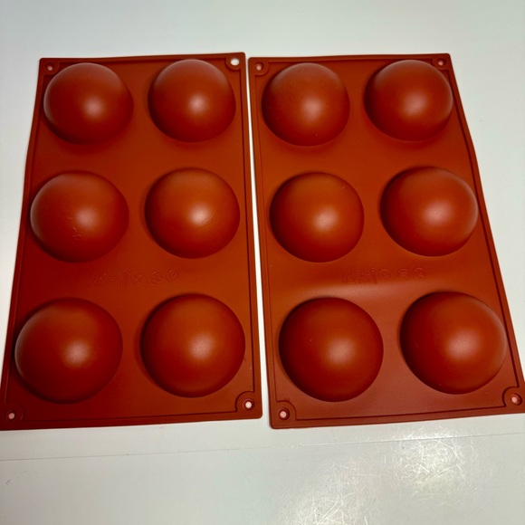 Lot of 2 red round silicone molds Chocolate Bombs/Baking Candy Molds. - Picture 4 of 8
